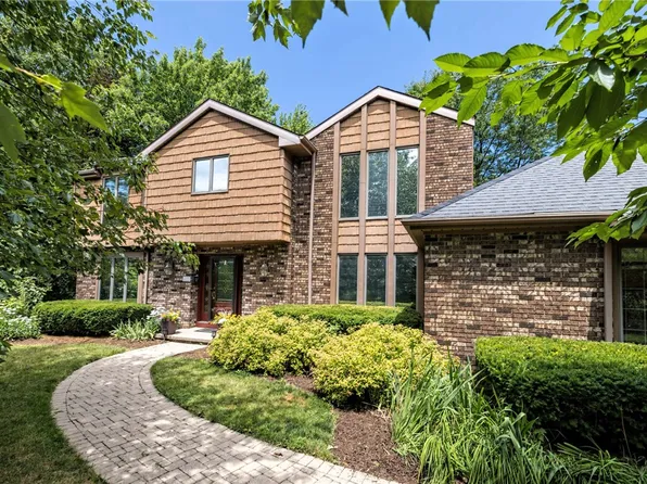 4651 Harborview Dr, Erie, PA 16508