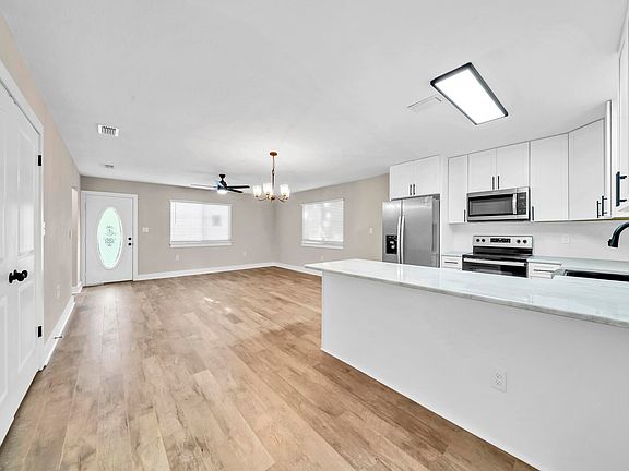 4th image of 645 Virginia Oak Ct