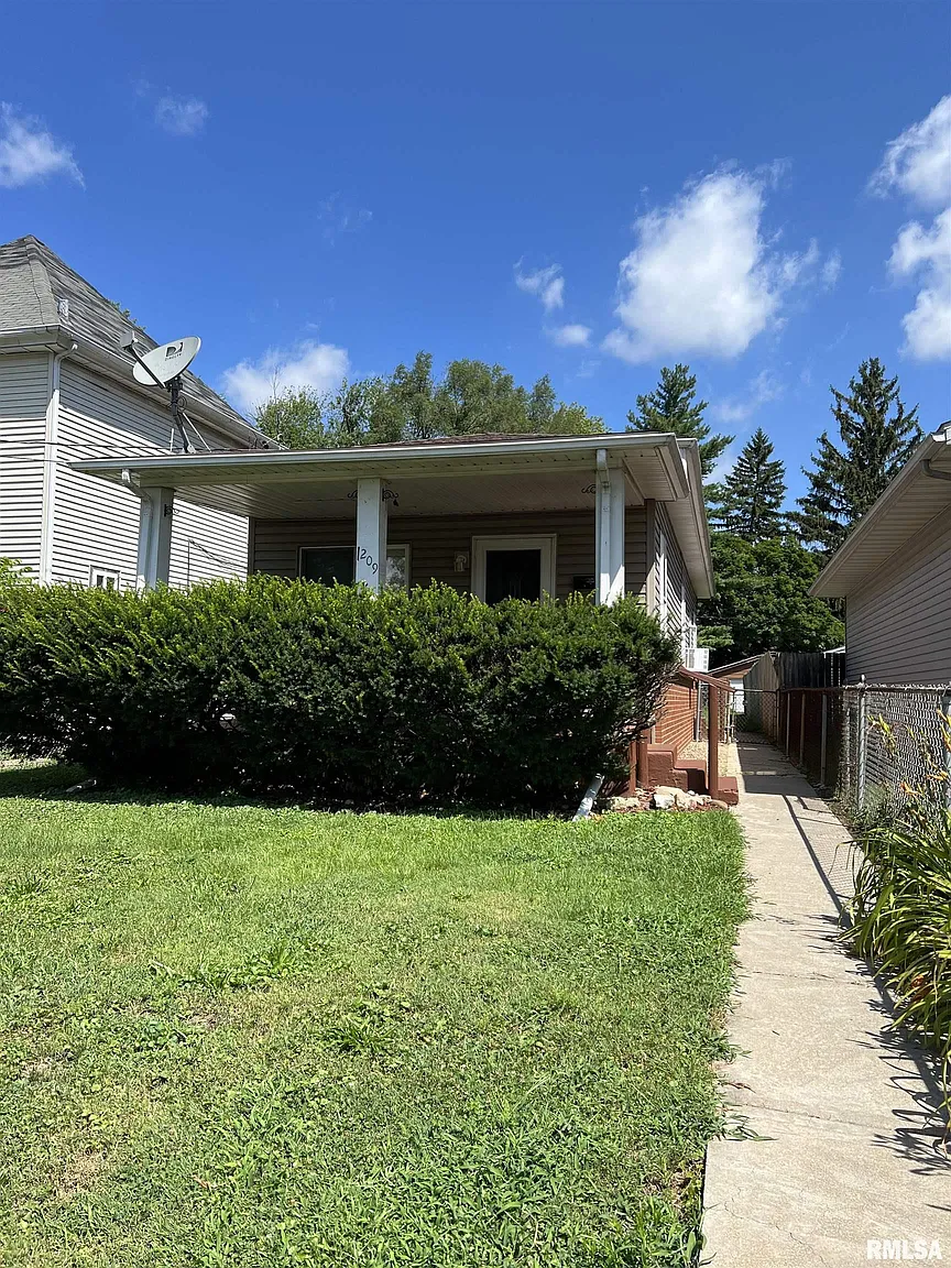 1209 E Nebraska Ave photo 1