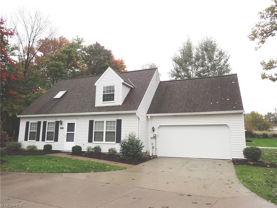 Welcome home to 2210 Heather Lane, Twinsburg