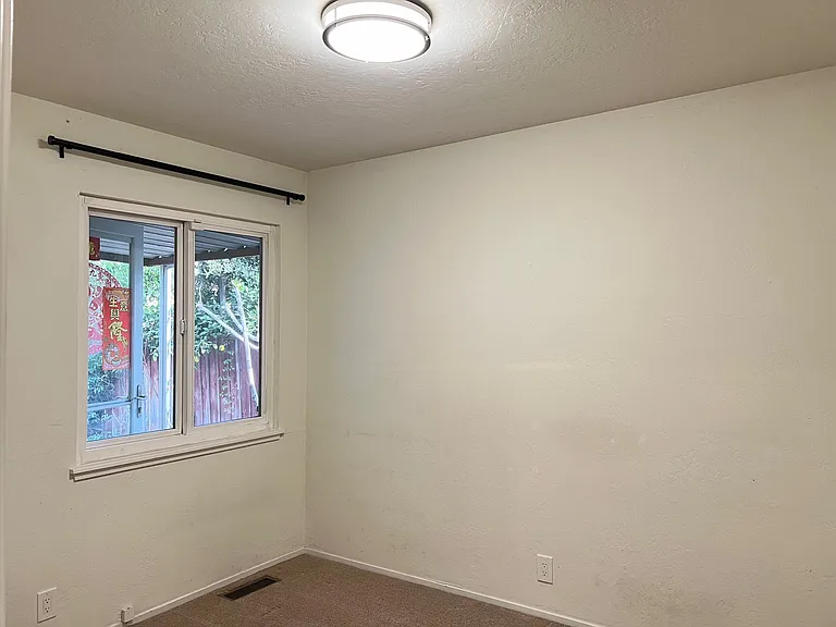 2212 Francis Ave — Photo 24