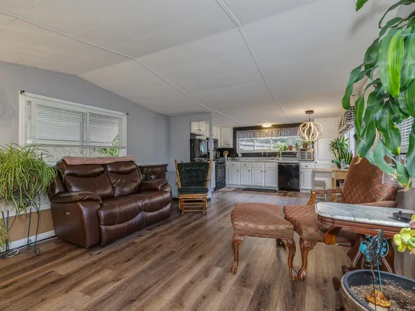 4 Clovercrest Drive, Nashua, NH 03062