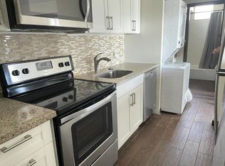909 Ala Nanala St, Honolulu, HI 96818