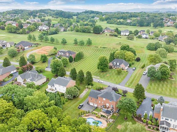 5th image of 74 Scarlet Dr