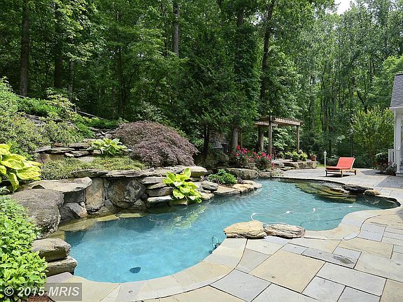 4th image of 985 Millwood Ln