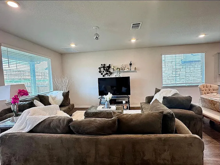 204 Brooklyn Dr — Photo 6
