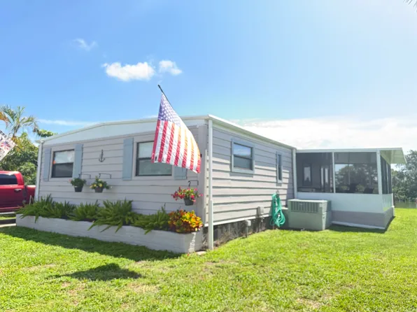1A Parrot Pl, North Fort Myers, FL 33917