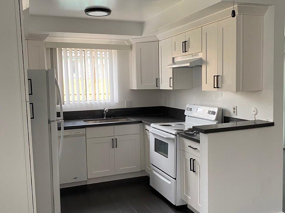 1st image of 739 N Hayworth Ave