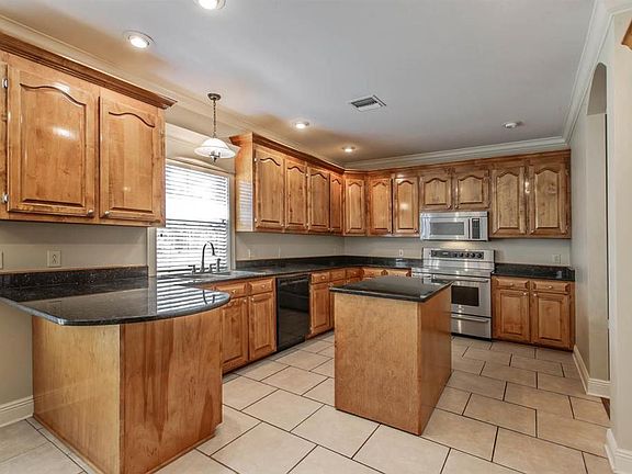 5th image of 305 Sugar Highland Blvd