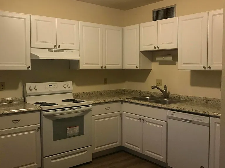 3699 N Mountain Ave #13 — Photo 6