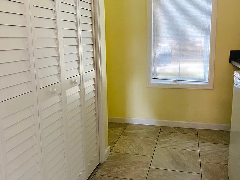906 Diamond Ct — Photo 35