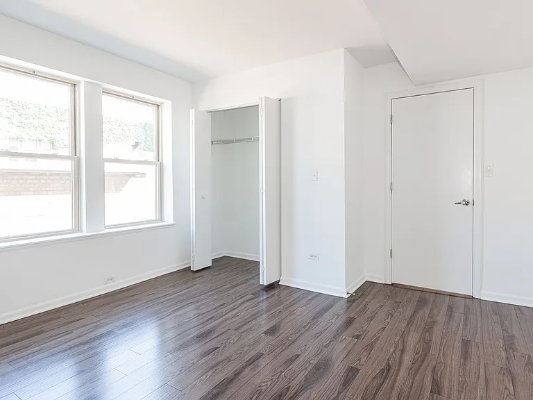 930 W Carmen Ave #4 — Photo 4