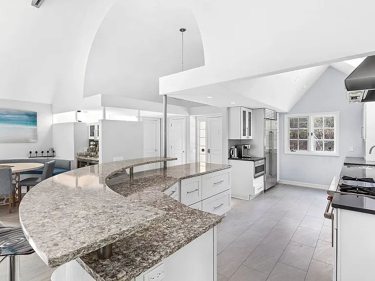 535 Old Sag Harbor Rd — Photo 14