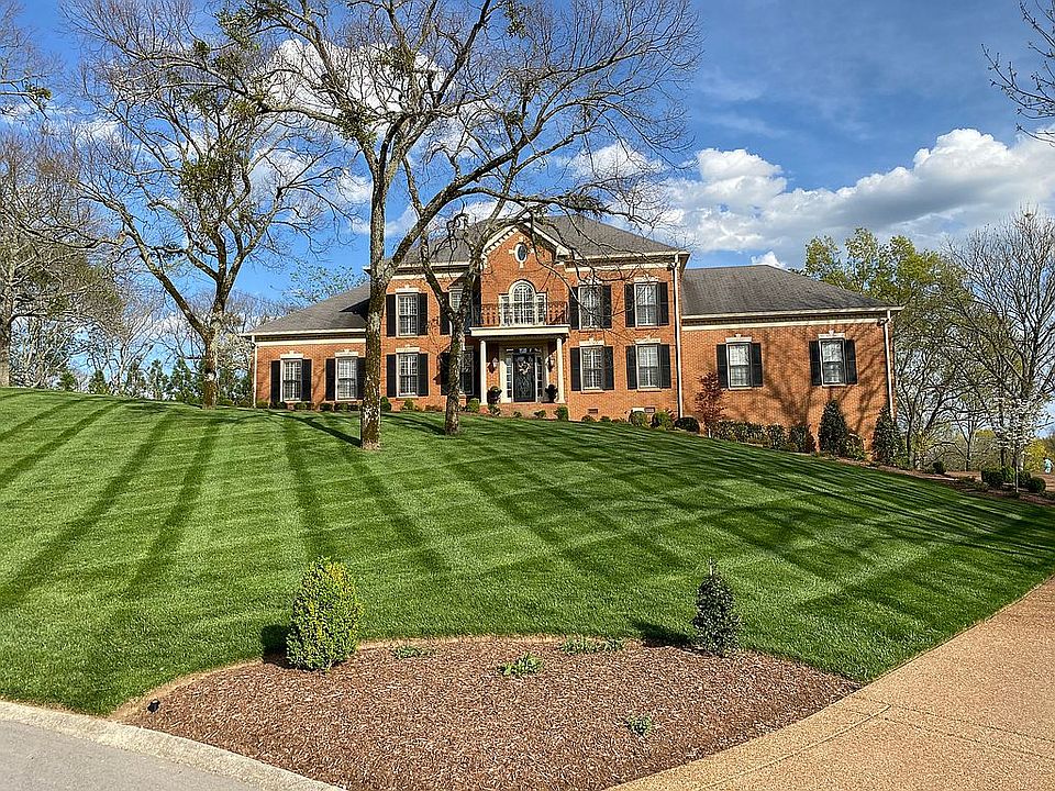 2nd image of 810 Pheasant Run Ct N
