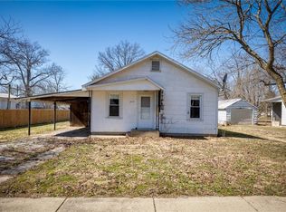 205 S Charles St, Beecher City, IL 62414