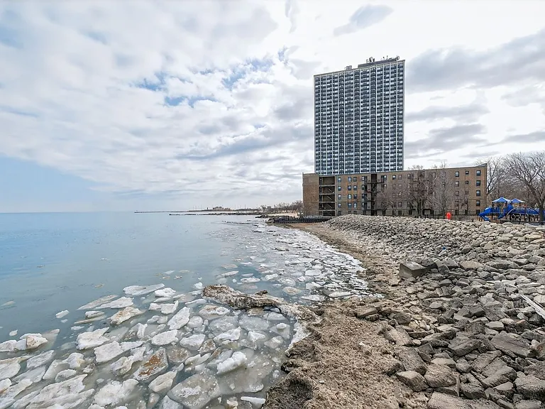 7337 S South Shore Dr #422 — Photo 4