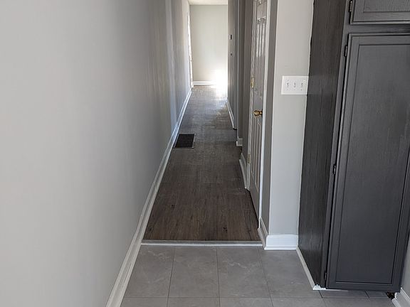 4th image of 4618 Sullivan Ave #1