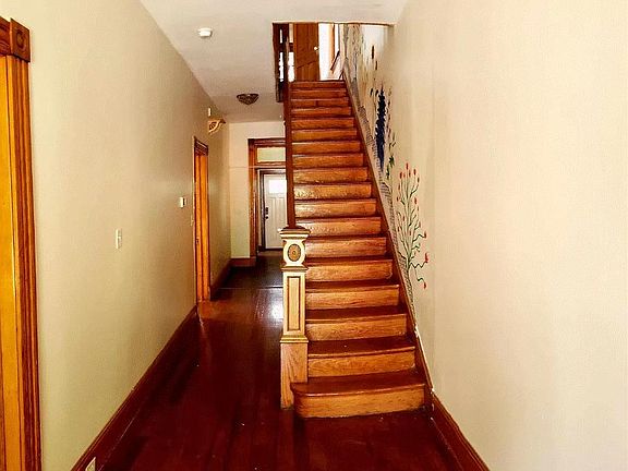 3rd image of 2101 W Cary St