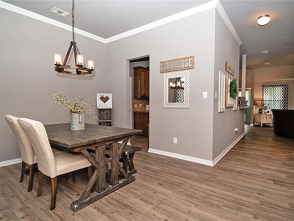 3rd image of 113 Hillcrest Way