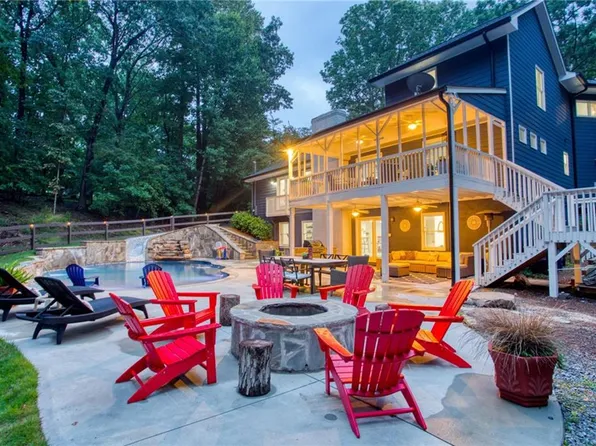 6513 Bermuda Ln, Flowery Branch, GA 30542