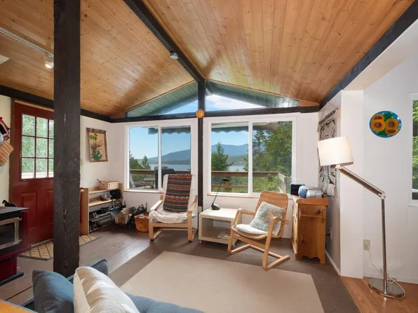 847 Captains Way, Bowen Island, BC V0N 1G2