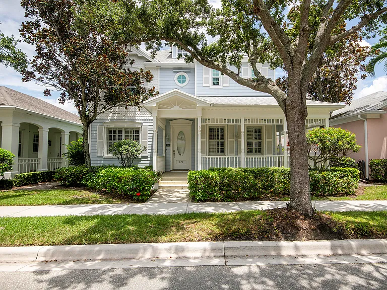 240 Poinciana Dr — Photo 29