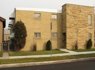 6525 16th St APT 1, Berwyn, IL 60402