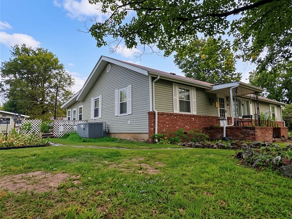1st image of 2147 E Laurel St
