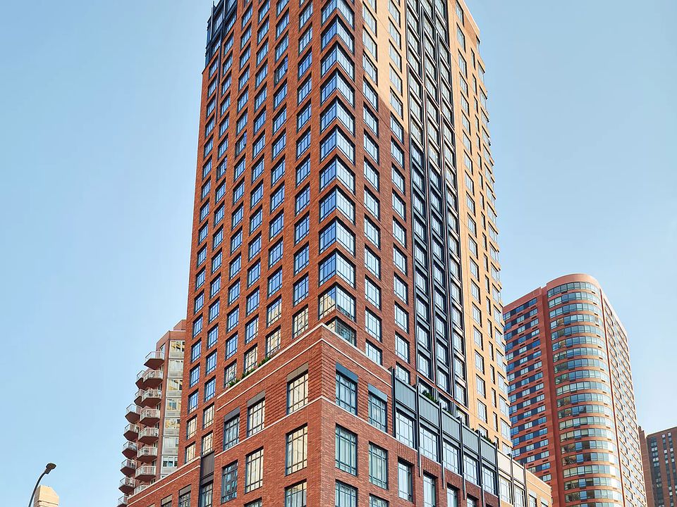 1st image of 200 E 95th St #18C