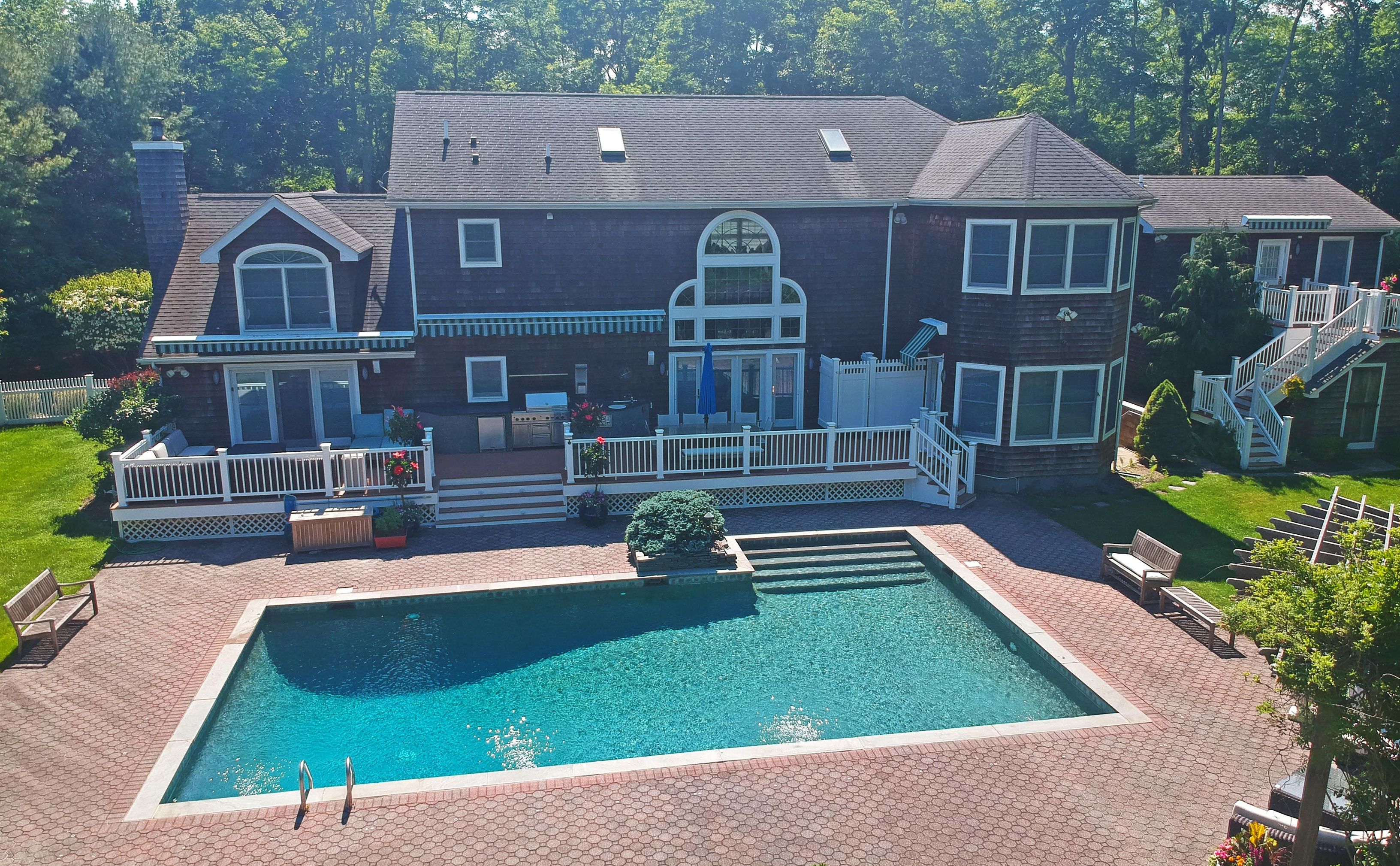 6 Hidden Pond Ln, Westhampton, NY 11977 Out East