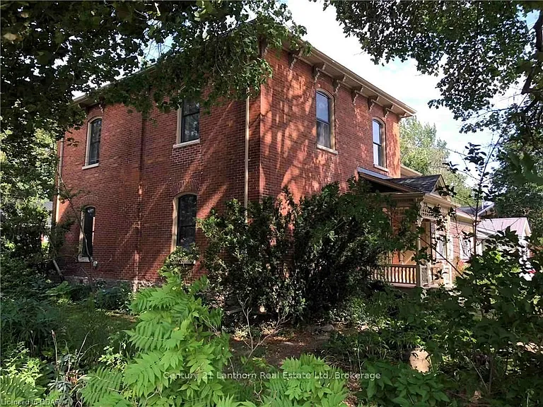 231 Albert St — Photo 2