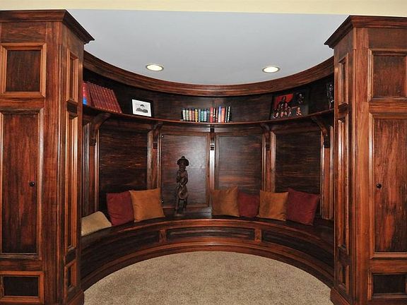 3rd image of 939 Squire Oaks Dr