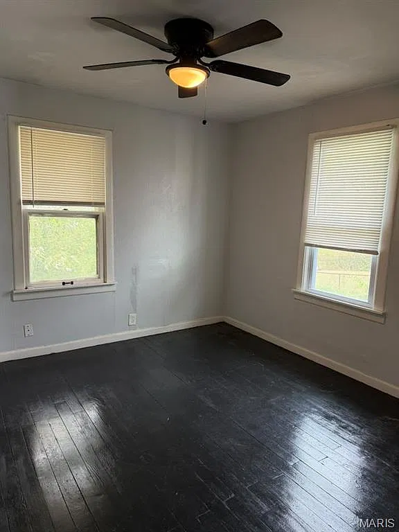 3 bed, 1.0 bath, 966 sqft, $1,400 — Photo 3