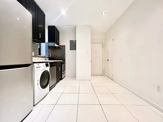 Rented by Vector New York, LLC | media 24