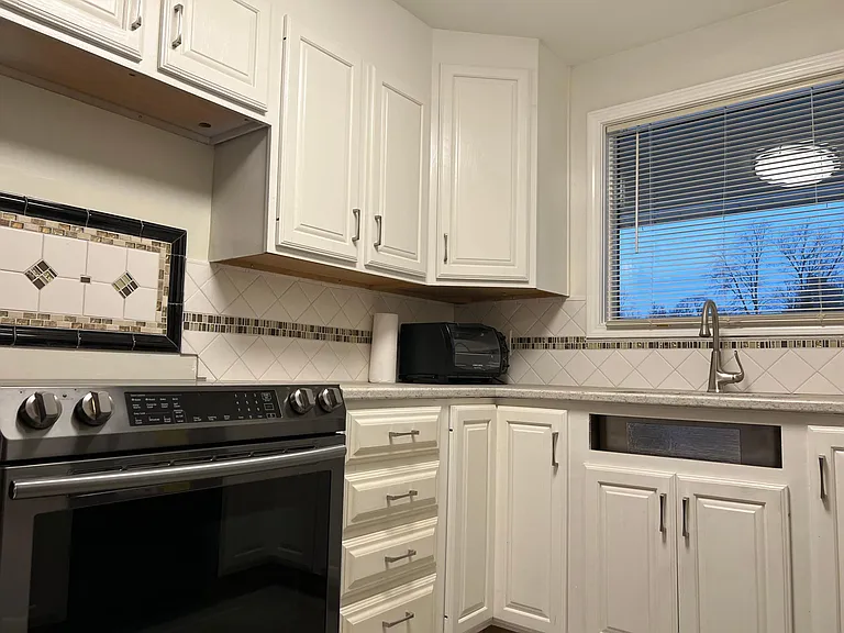 4721 E Hillcrest Dr — Photo 13