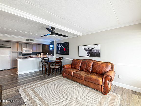 4th image of 2749 Sullins St
