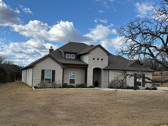 2nd image of 1021 Churchill Ln
