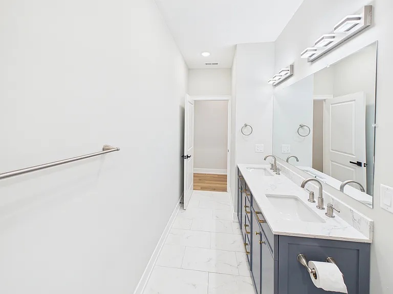 6220 S King Dr #2 — Photo 24