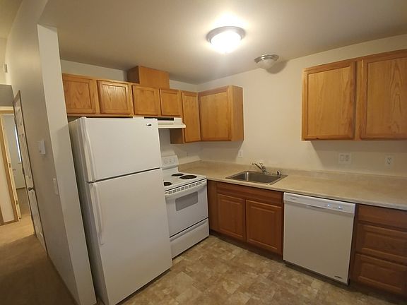 5th image of 102 160th St S APT 1