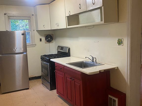 4th image of 907 Parker St Floor 1