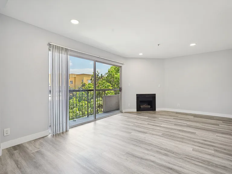 5662 La Mirada Ave. — Photo 16