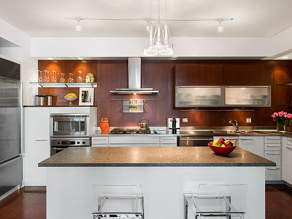 3rd image of 151 W 17th St APT 2G