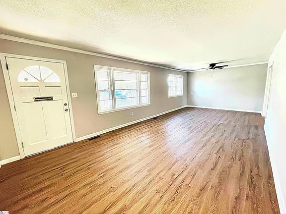 5th image of 203 Collins Ave
