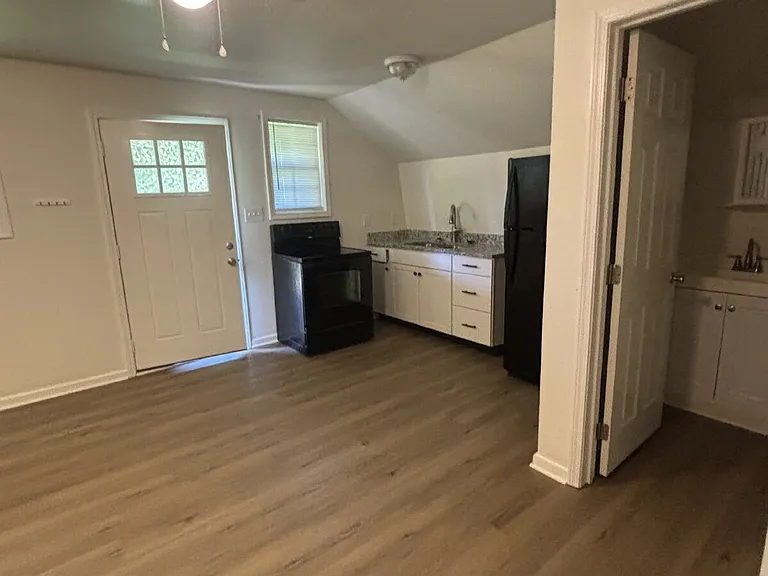 1005 Ross Ln — Photo 12
