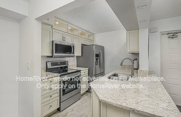 2510 SE Anchorage Cv #F-1 — Photo 1