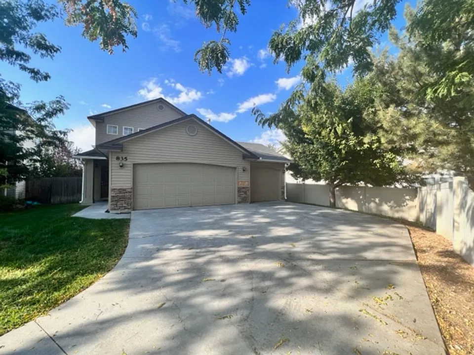 835 N Gray Cloud Pl