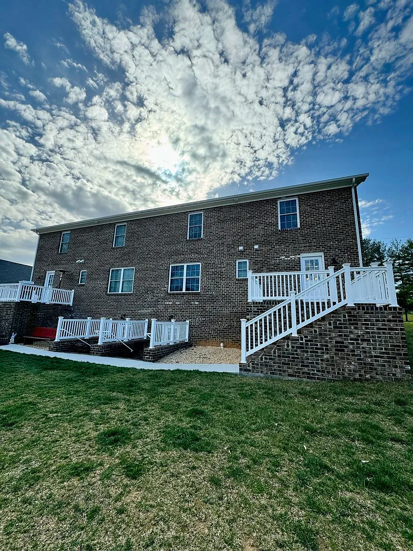 Like New Duplex for Rent — Photo 2