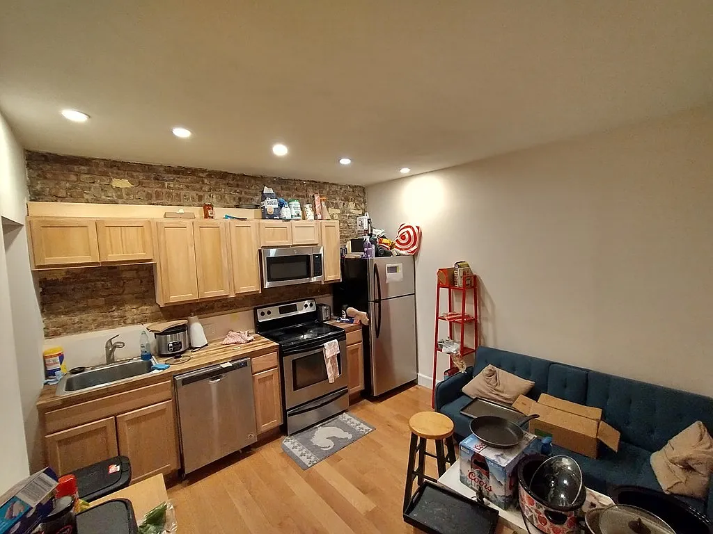 3 bed, 1000 sqft, $4,200 — Photo 4