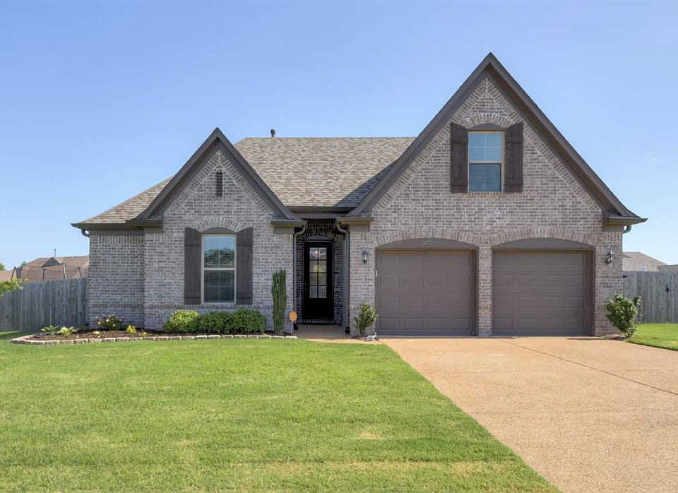 1st image of 140 Oak Hollow Dr