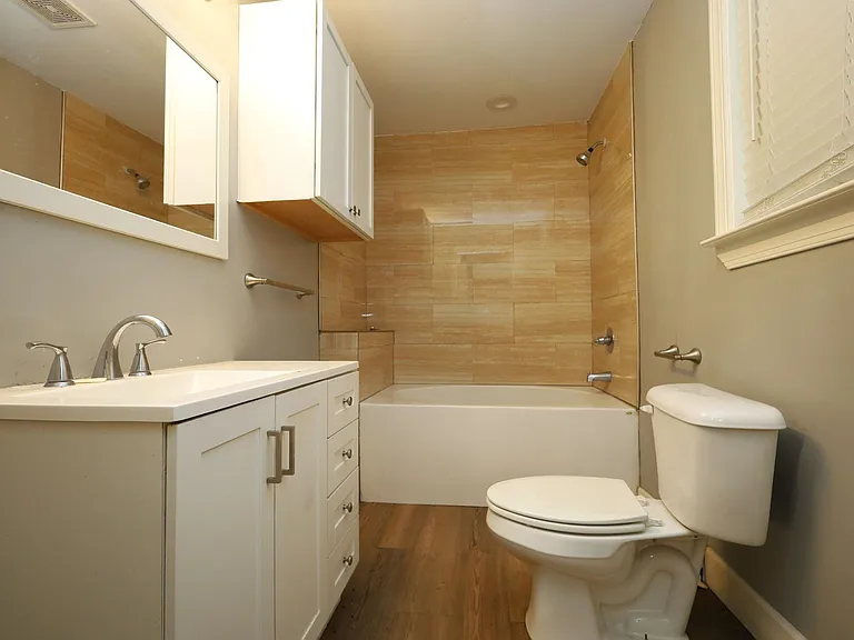 522 1/2 Green St — Photo 5